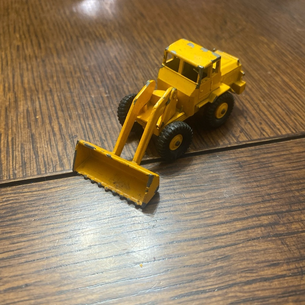 Vintage Matchbox Lesney Tractor Shovel No. 69 Yellow Movable Parts Diecast - Picture 8 of 8